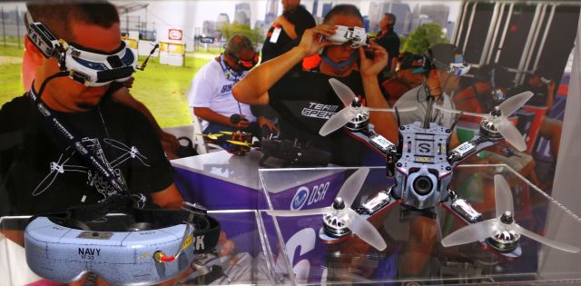 S hogy egyáltalában mire használhatók a drónok, azt a fantázia dönti majd el, ahogyan a kiállítás címe is fogalmaz: "Drónok, az ég a határ?"