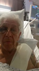 Barát Tamás - selfi a kórházi ágyon - műtét után