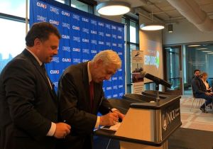 “A kiemelt vendég szerepe számunkra azt is eredményezte, hogy Magyarország és a magyar üzletemberek kiemelt szerephez jutnak New Jersey államban. A konferencia kezdő eseménye volt hogy az Amerikai Magyar Kereskedelmi Kamara NY nevében a New Jersey Kereskedelmi Ipari Szövetségével elnökével nyilvánosan a konferencia közönsége elött aláírtunk egy egyetértési megállapodást. Ennek az a lényege, hogy a két szervezet - hidat képezve a két ország között  - segítse a két ország üzletembereit, hogy egymásra találjanak és jó üzletek kötődjenek, ezáltal fejlődjenek a két ország közötti üzleti kapcsolatok.” -