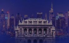 A New York-i Lincoln Centerben a David H. Koch Theater-ben telt ház előtt csendültek fel október 30-án Erkel Ferenc operájának, a Bán Bánnak dallamai a Magyar Állami Operaház művészeinek előadásában. Az amerikaiak és a nemzetközi diplomácia tagjai először élvezhették élőben a magyar opera művészet talán legfontosabb operáját. Az alábbi tudósítást küldtem lapomnak New Yorkból. 